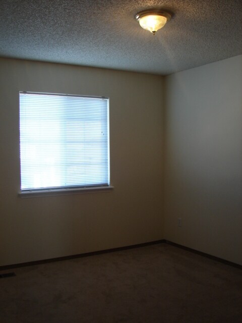 Building Photo - 4954 Ardley Dr