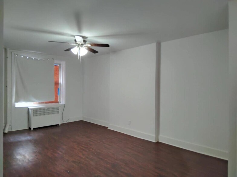 Building Photo - 556 W 161st St