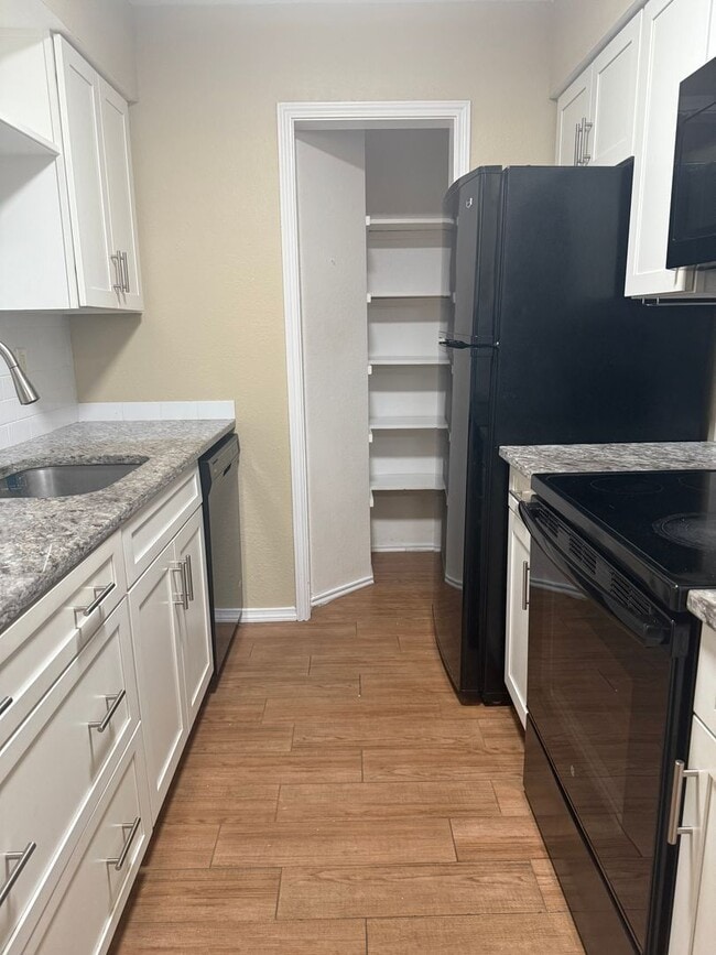 Building Photo - Gables - Prelease Fall 2026