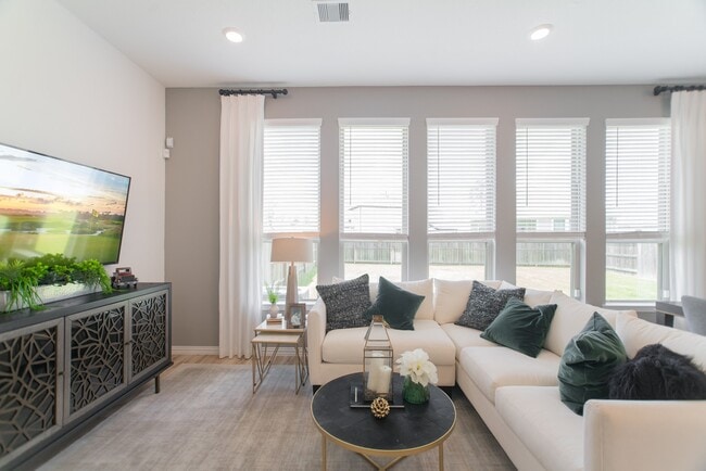 Building Photo - 438 Lake Day Dr