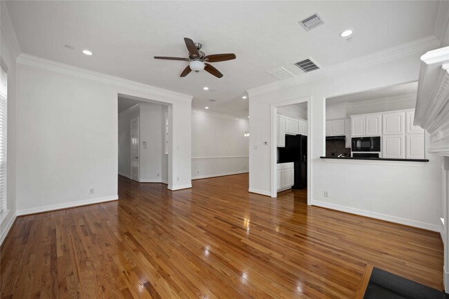 Building Photo - 2827 Briarhurst Park