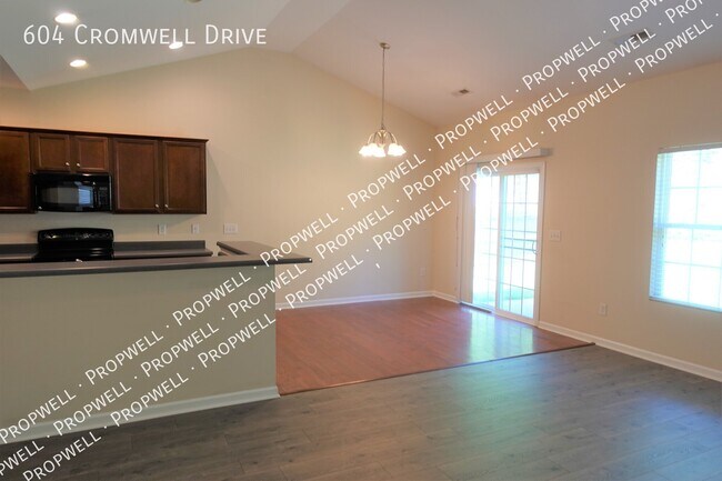 Building Photo - 604 Cromwell Dr