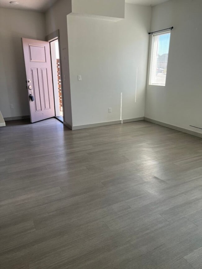 Building Photo - WELCOME TO SUNBEAM TOWNHOMES