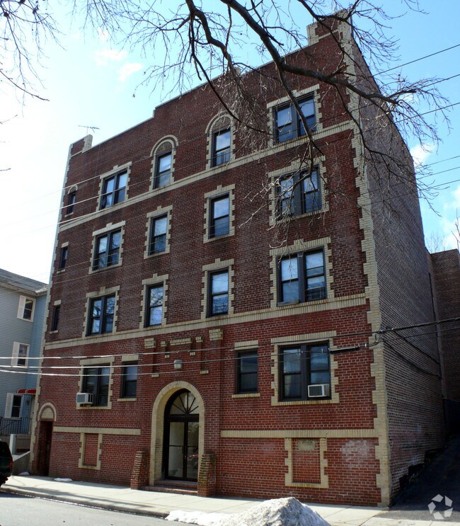 Building Photo - 10 Parker St
