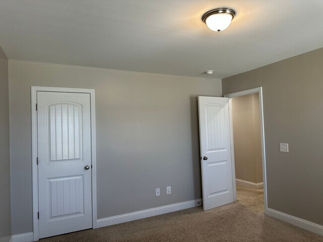 Building Photo - 5233 Debut Ave