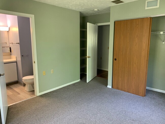 Building Photo - 1002 Webster St