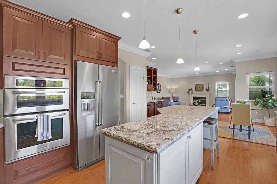 Building Photo - 706 Endsliegh Ct