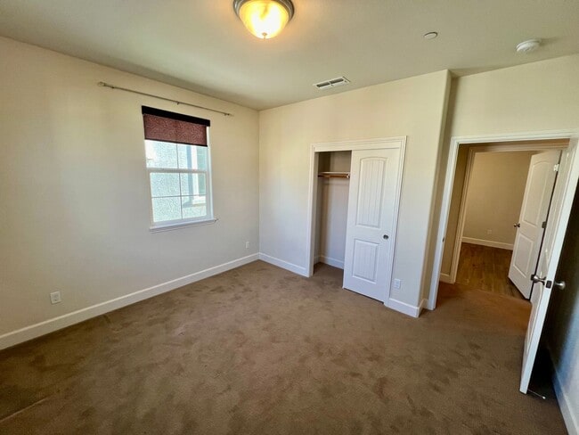 Building Photo - Lovely East Garrison 3 bedroom 2.5 bathroo...