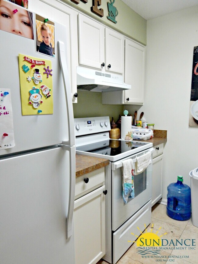 Building Photo - Quaint 2 Bedroom Condo in Miramar Beach!