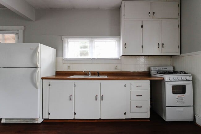 Building Photo - 1711 N Ball Ave