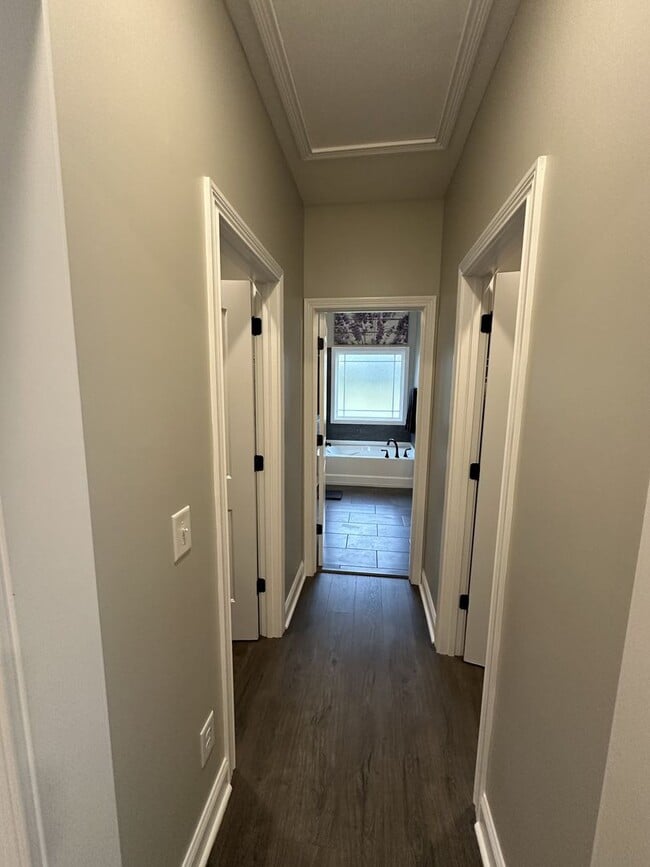 Building Photo - 4 Bedroom 3 Bathroom Home with Bonus Room!