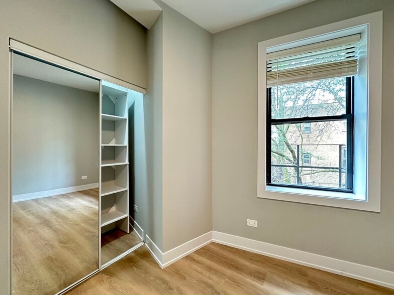Building Photo - 451 W Belden Ave
