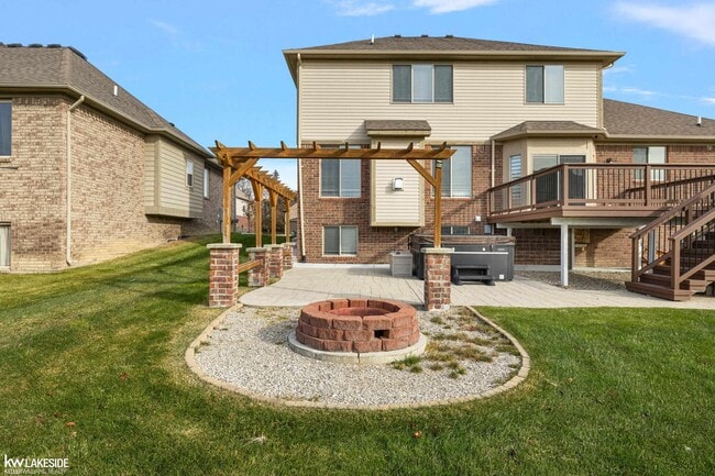 Building Photo - 46267 Terrace Dr