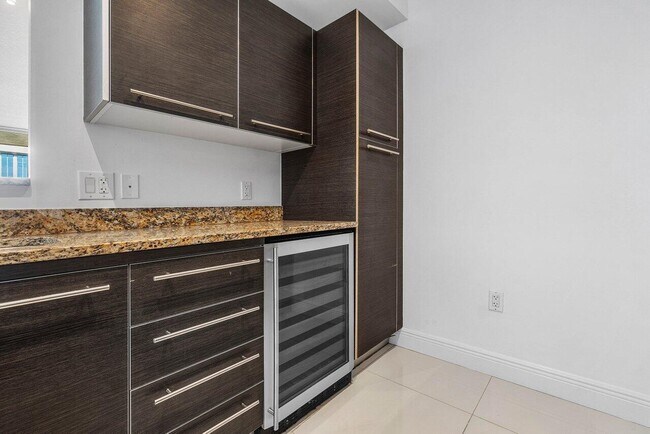 Building Photo - 550 Okeechobee Blvd