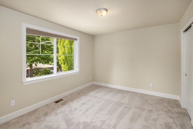 Building Photo - 154 Hoquiam Ave NE