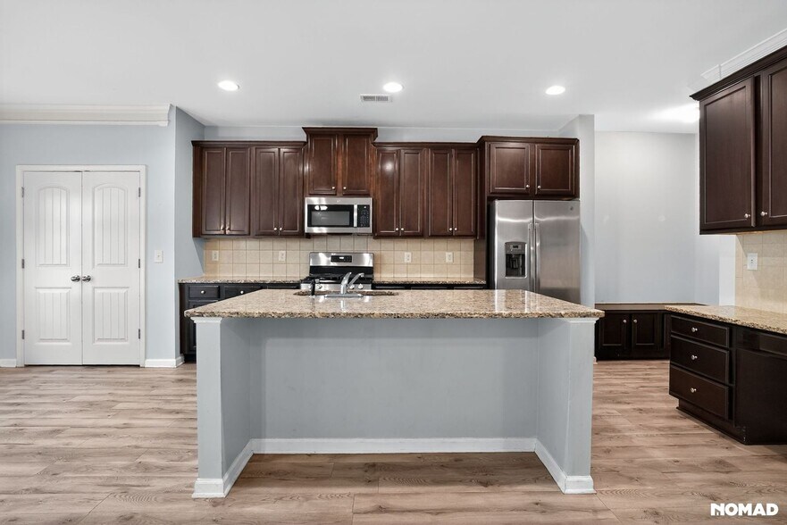 Building Photo - 1041 Sonoma Dr SW