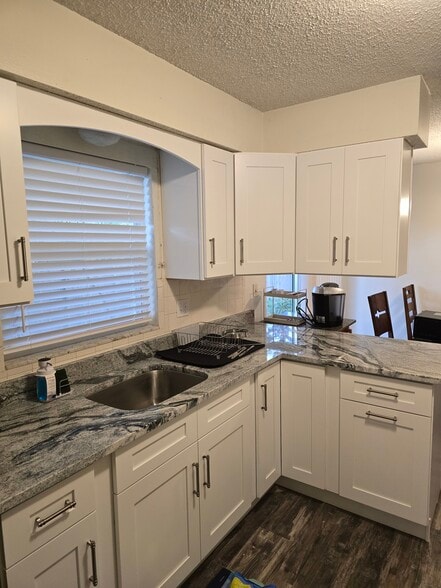 Building Photo - 1820 Martin St