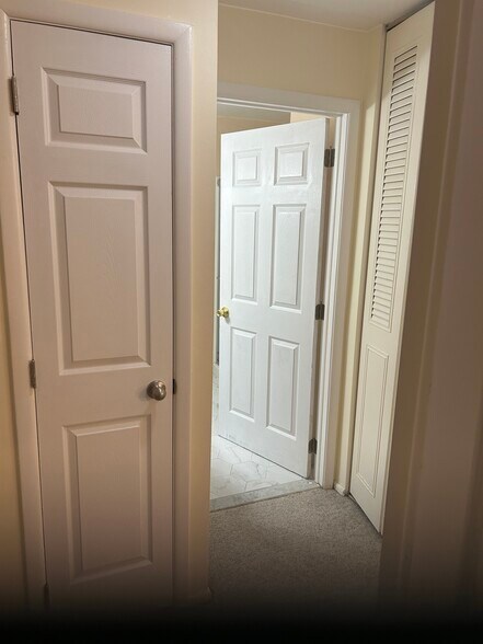 Building Photo - 1168A Clydebank Ct