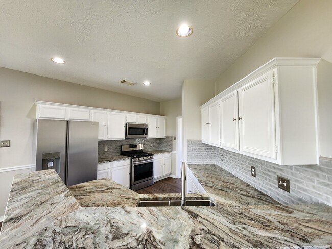 Building Photo - 2412 N Mission Cir