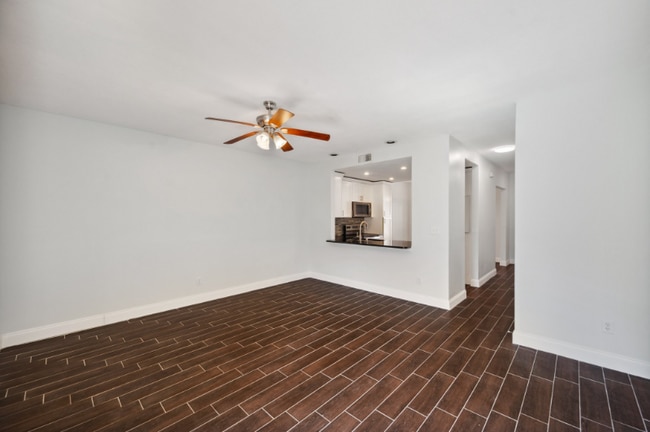 Building Photo - 409 S Audubon Ave