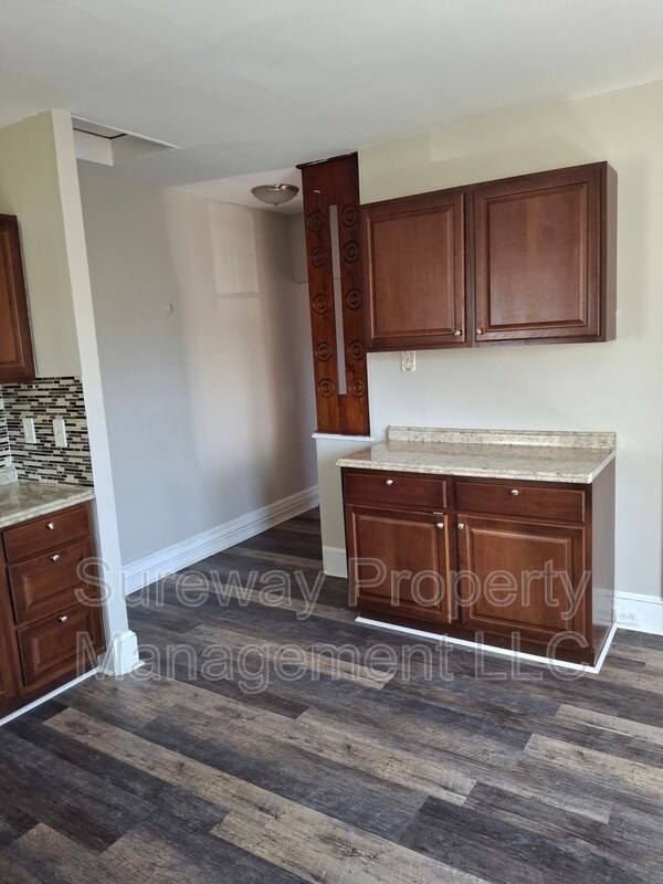 Building Photo - 212 E Broad St