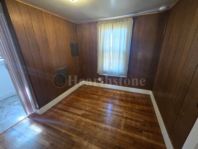 Building Photo - 316 N Walnut St