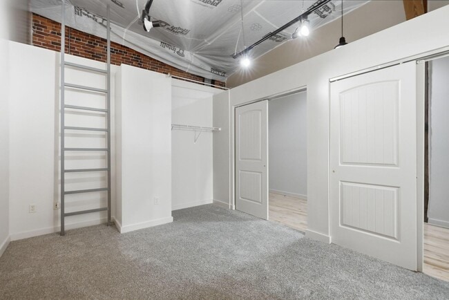 Building Photo - 222 Bolivar St