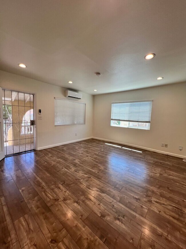 Building Photo - 711 Maltman Ave