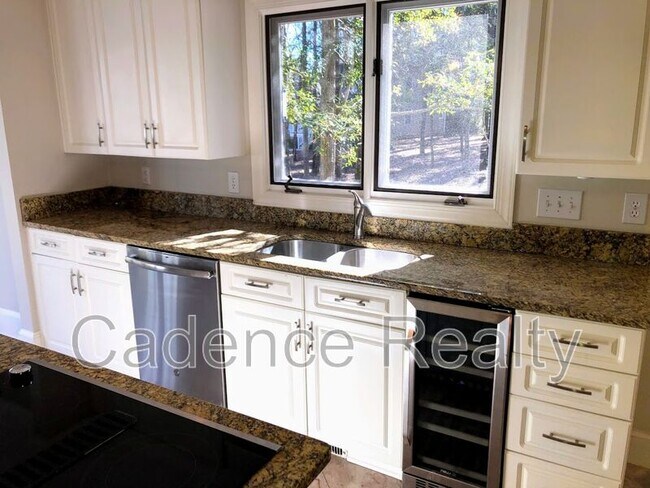 Building Photo - 1016 Creekside Ln