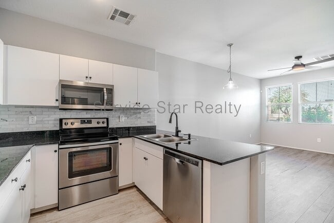 Building Photo - 5815 S 23rd Way