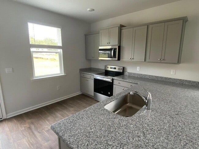 Building Photo - 1088 Refuge Wy