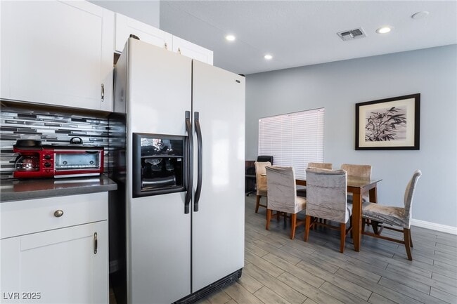 Building Photo - 7076 Gunslinger St