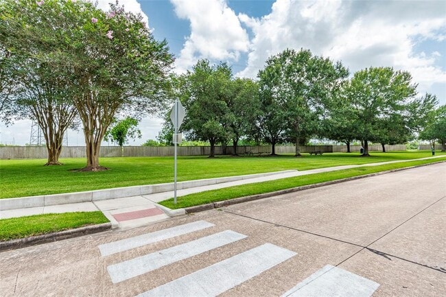 Building Photo - 4310 Blossomwood Dr