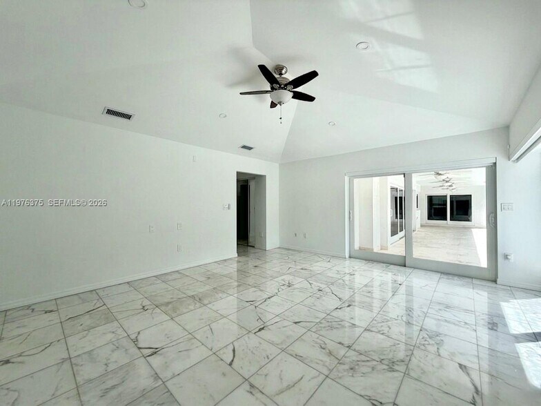 Building Photo - 4934 NW 94th Doral Pl