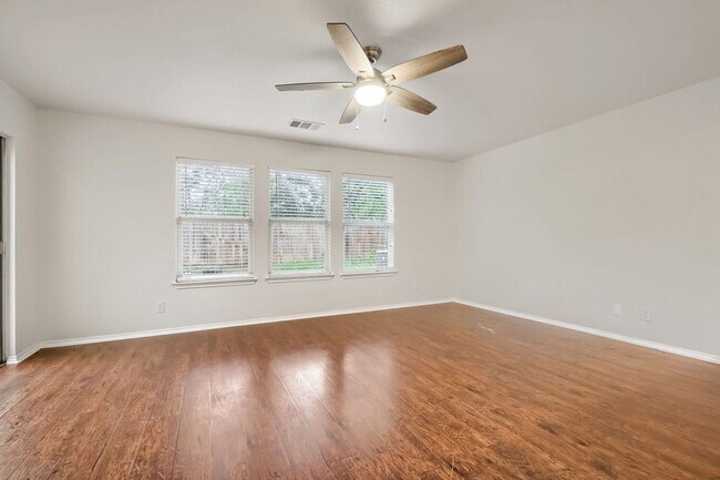 Building Photo - FRESHLY PAINTED  |  OPEN CONCEPT  |  NEAR SCHOOLS & SHOPPING
