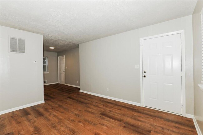 Building Photo - 2829 Belvedere Ln