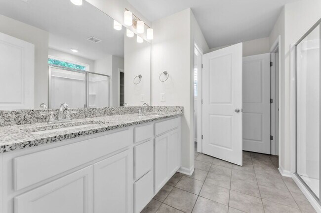 Building Photo - Elegant 3BR/2.5BA Home with Loft & 2-Car Garage in Persimmon Hill $2,100/mo rent
