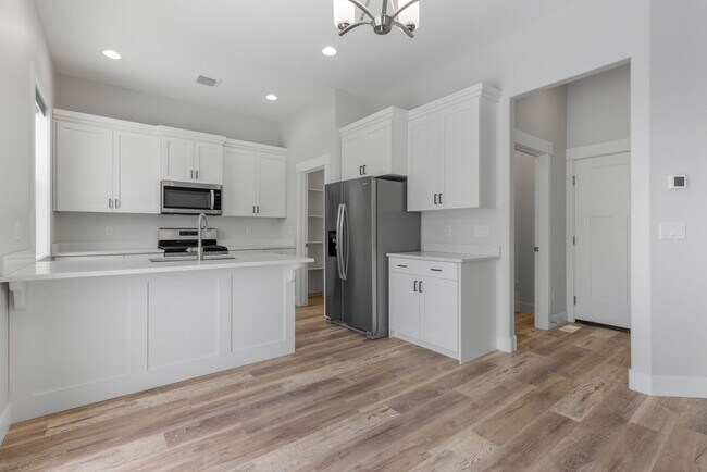 Building Photo - 3 Bed 2 Full Bath home