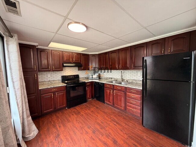 Building Photo - 354 E 60th Dr