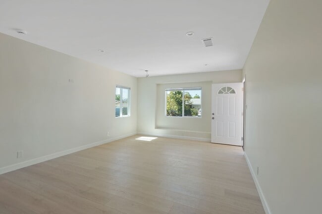 Building Photo - Newly Remodeled 3BD Home Near CSUN with Private Yard