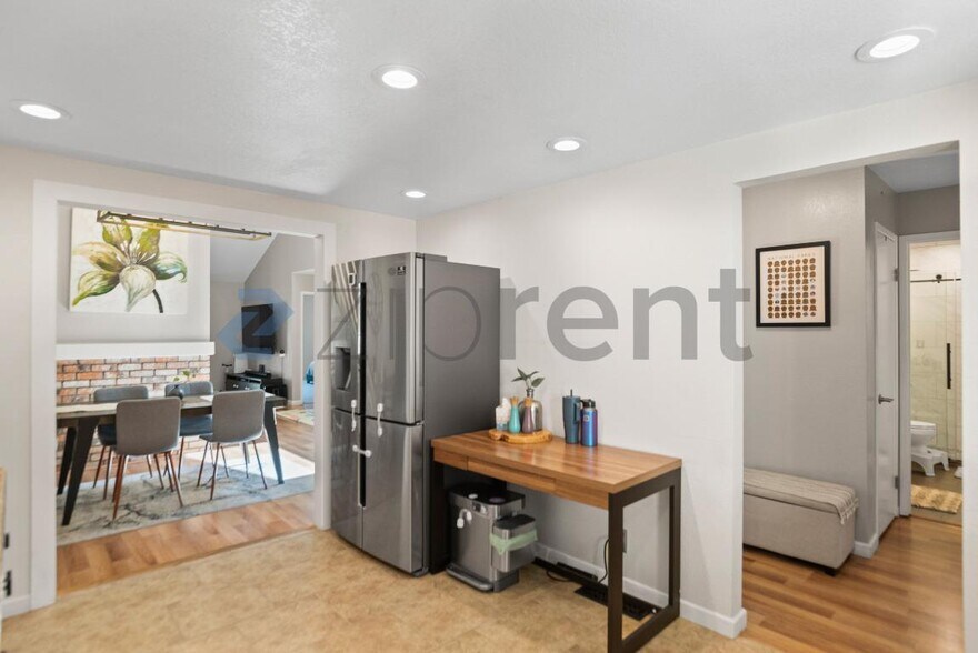 Building Photo - Unit