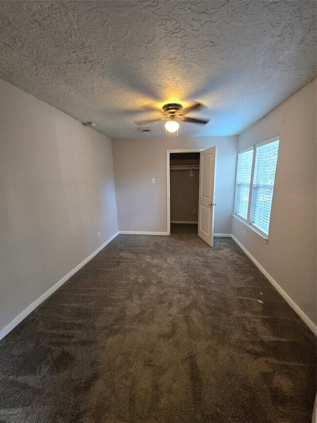 Building Photo - 511 S Roosevelt Ave