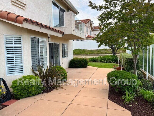 Building Photo - 1161 Paseo Primavera
