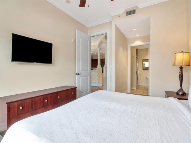 Building Photo - 13941 Clubhouse Dr