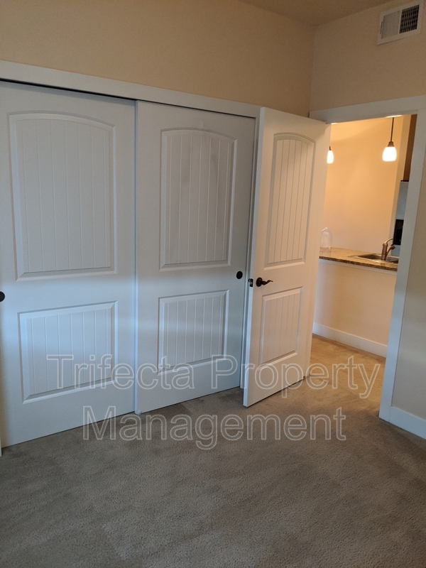 Building Photo - 2445 Windrow Dr