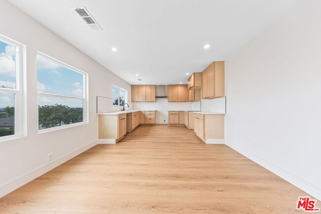 Building Photo - 5455 Harcross Dr