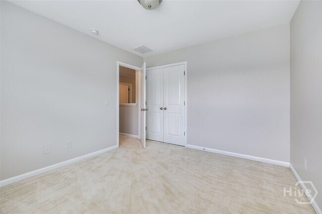 Building Photo - 701 Breys Cut