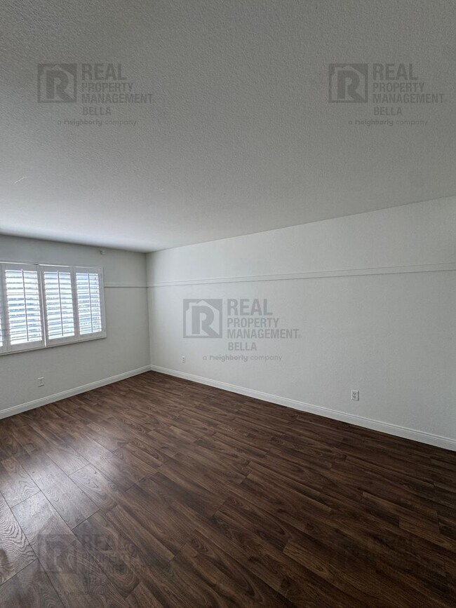 Building Photo - 23 Bella Donaci