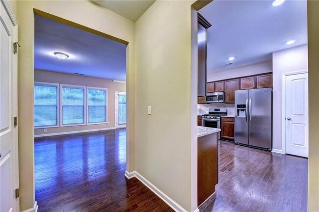 Building Photo - 1075 Hampton Oaks Dr