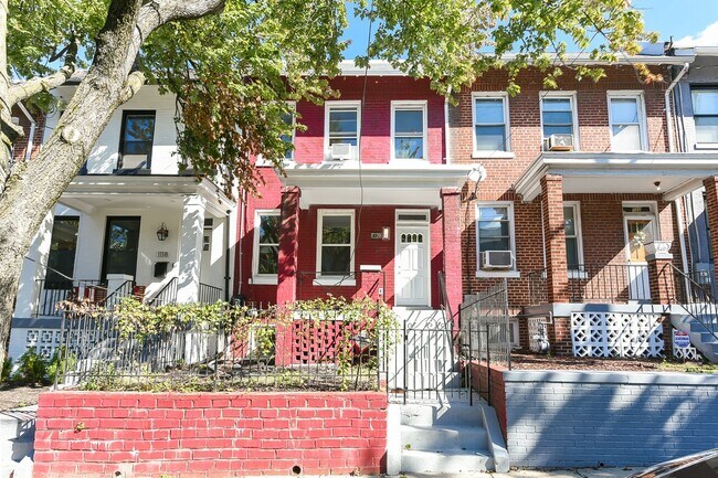 Building Photo - Charming 4br/2ba in Anacostia / Navy Yard